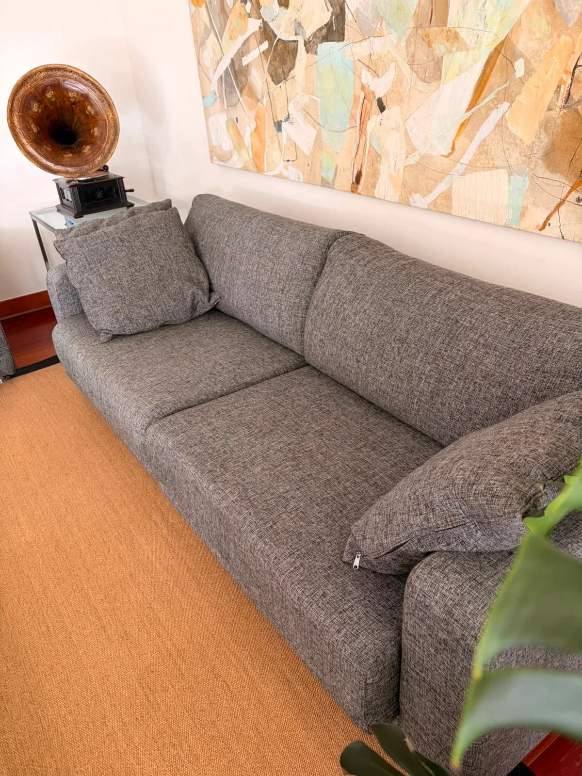Sofa gris oscuro. — vista 4