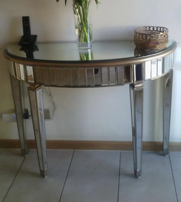 Arrimo espejado marca Decor. — Arrimos y consolas