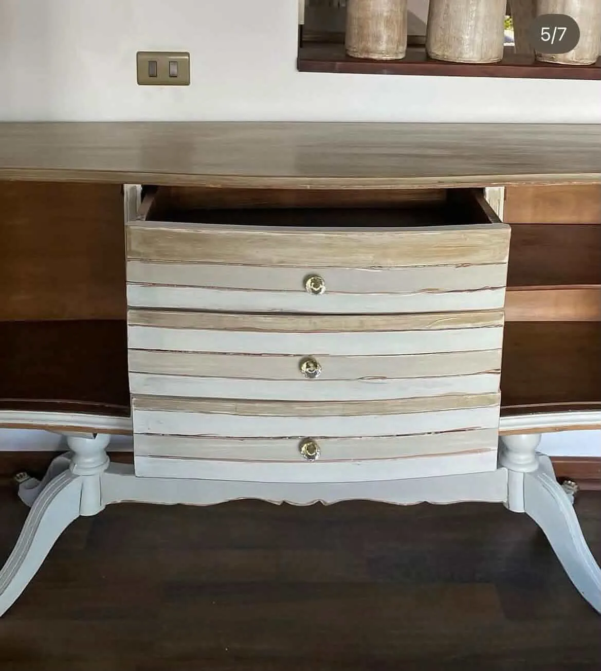Buffet de madera maciza, antiguo. — vista 3