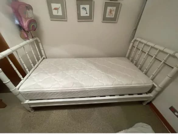 Cama de una plaza con colchon. — vista 8