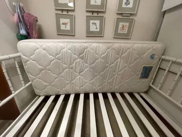 Cama de una plaza con colchon. — vista 9