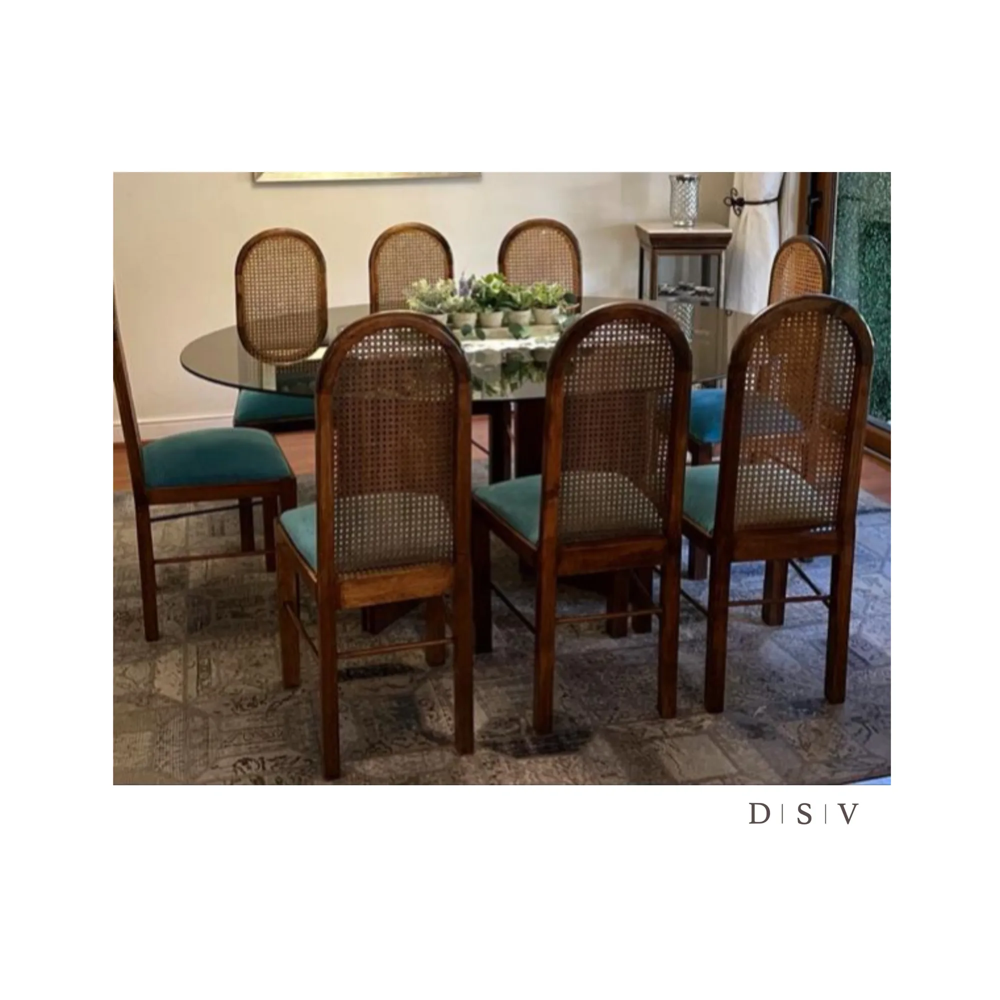 Comedor con 10 sillas de Ambrosio Montt. — Sillas