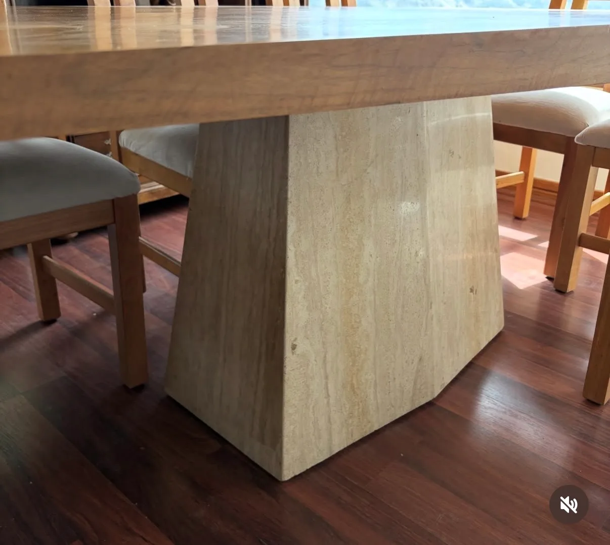 Comedor de madera base mármol con sillas. — vista 10