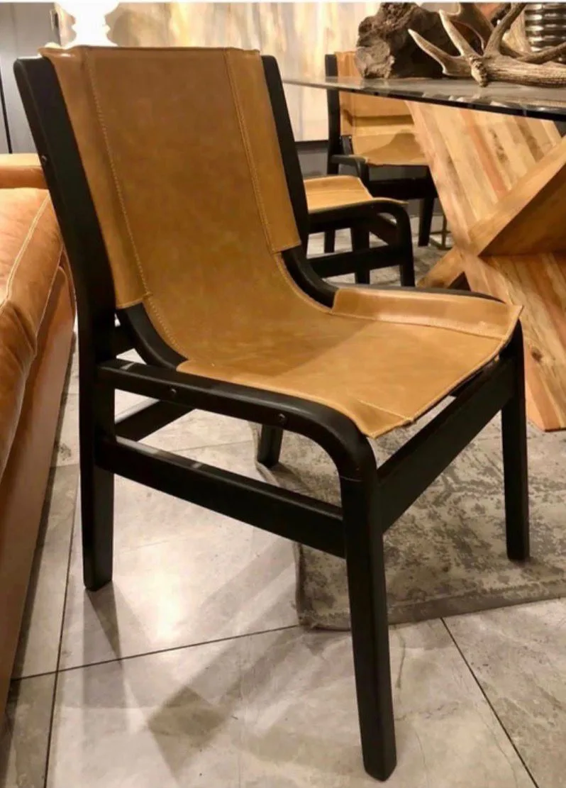 Dos sillas de madera y cuero. Tienda Cuero Design — vista 2