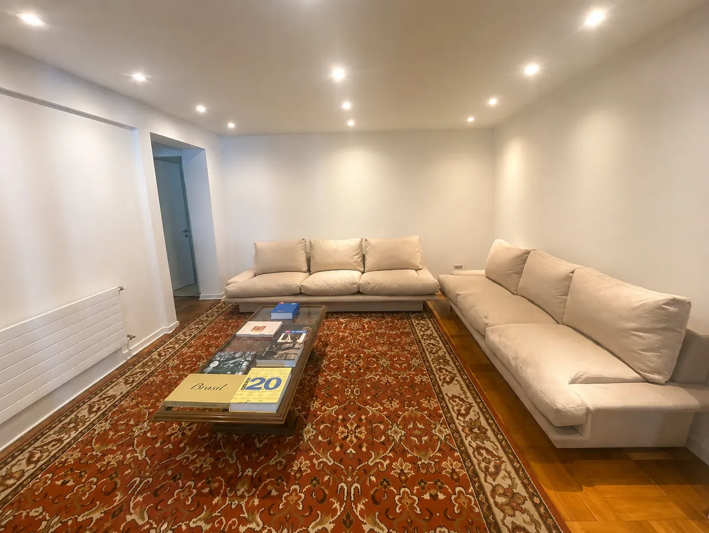 Dos sofa mata.