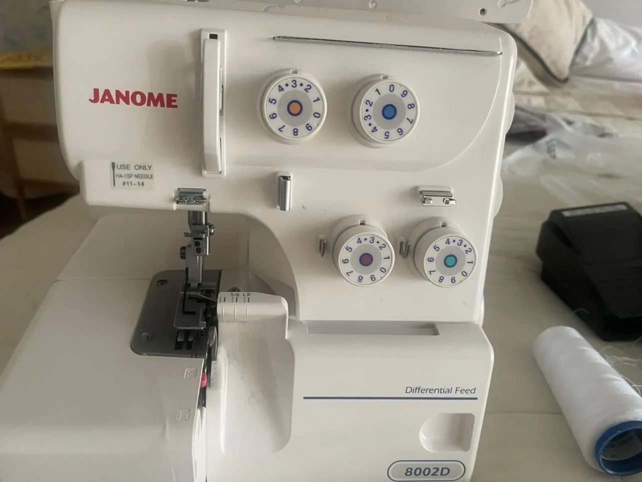 Maquina de coser Overlock Janome 8002D — vista 5
