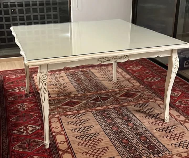 Mesa comedor tipo normando con vidrio. — Mesas de comedor