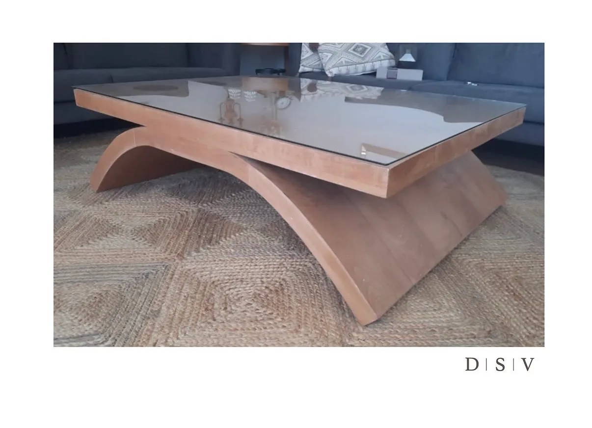 Mesa de centro de madera solida y noble. — Mesas de centro