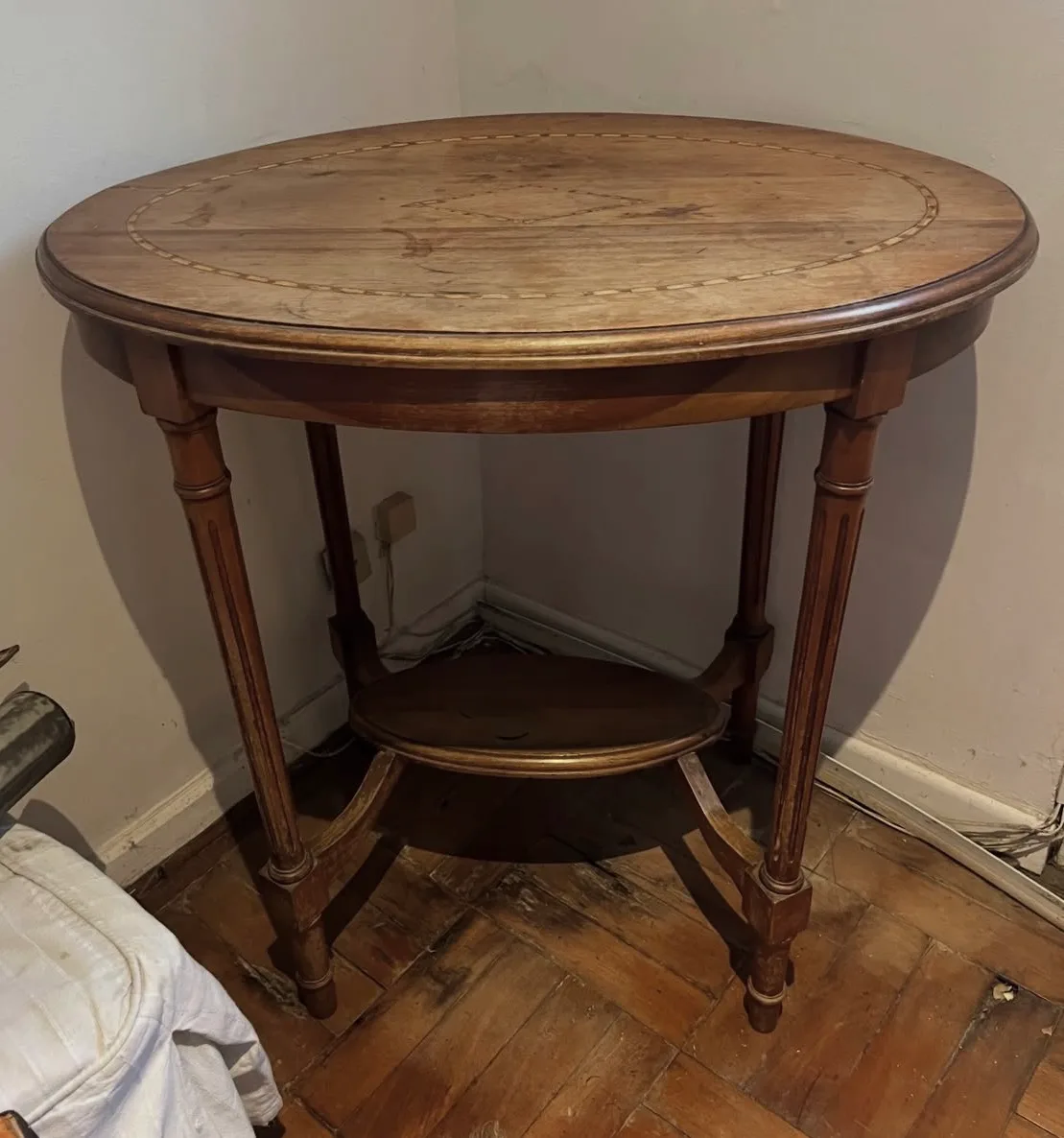 Mesa de madera antigua con marqueteria. — vista 3