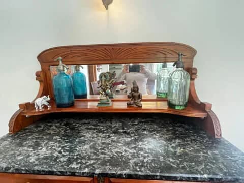 Mueble con marmol, madera de lingue y vidrio biselado. — vista 3