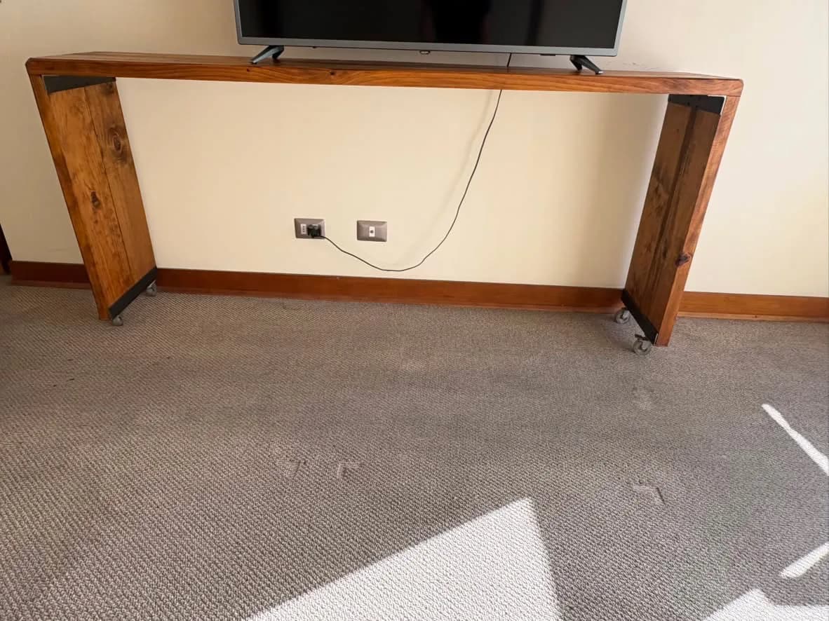 Mueble de TV con ruedas