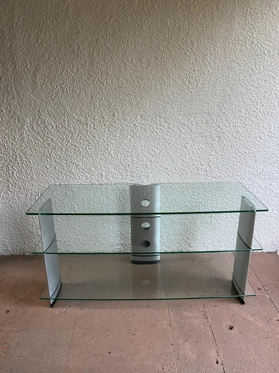 Mueble rack de vidrio y metal cromado. — vista 3