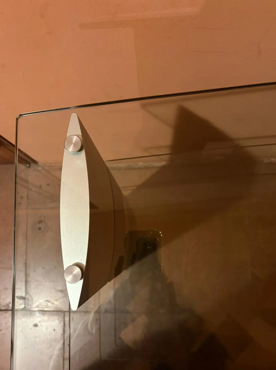 Mueble rack de vidrio y metal cromado. — vista 4