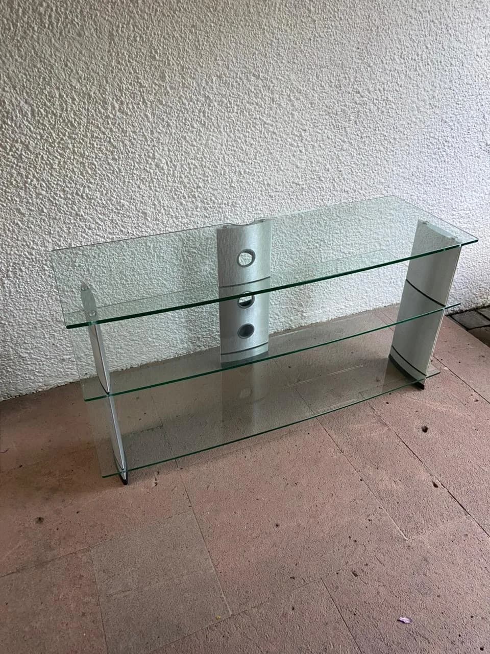 Mueble rack de vidrio y metal cromado. — vista 5