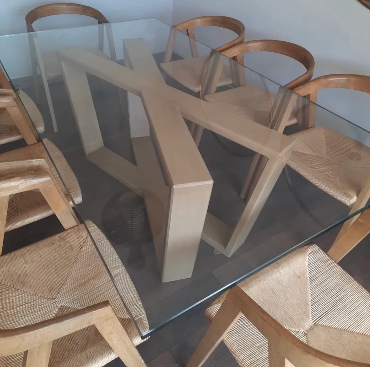 Espectacular mesa de comedor con 8 sillas. — Sillas