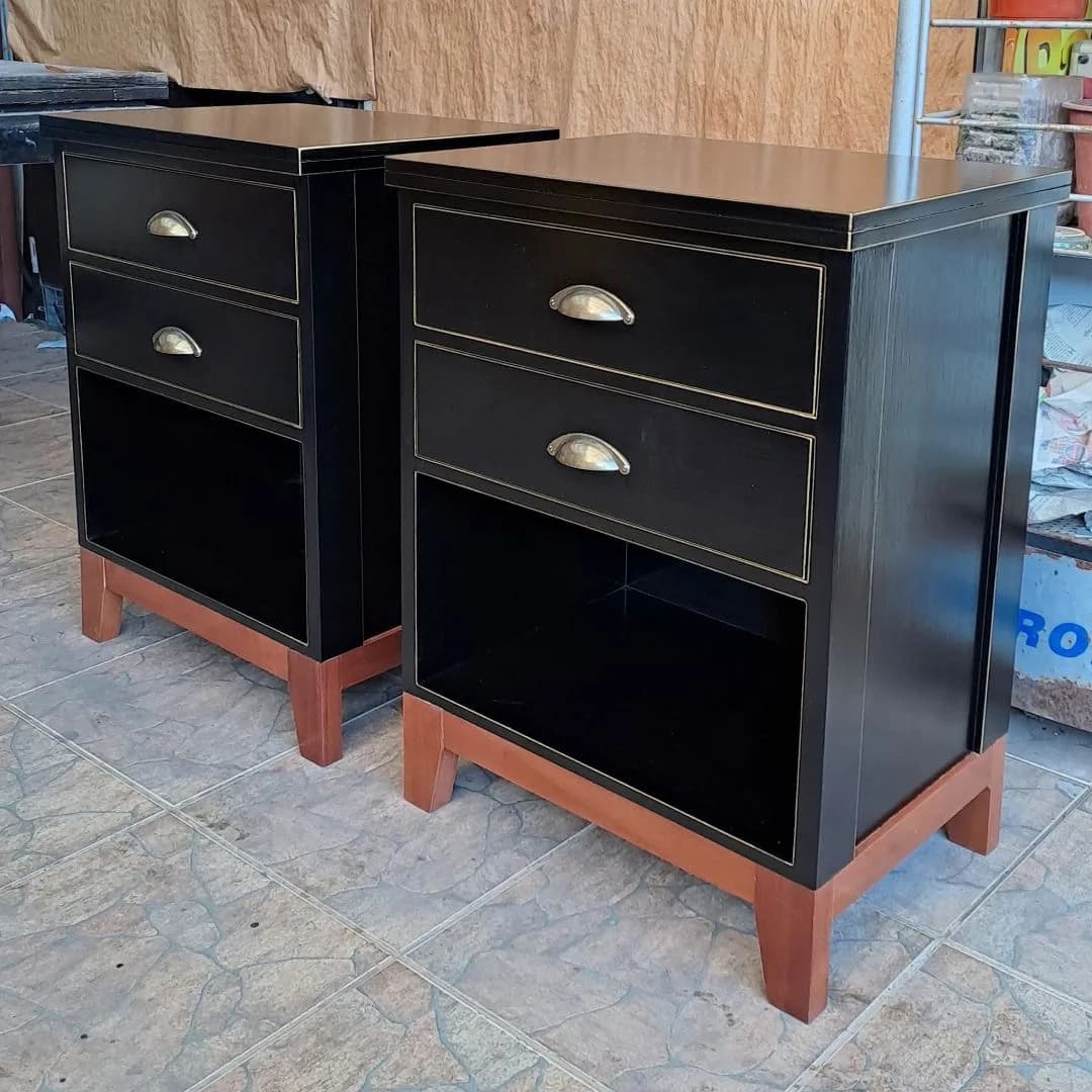 Par de veladores de madera lacada negro. — vista 3