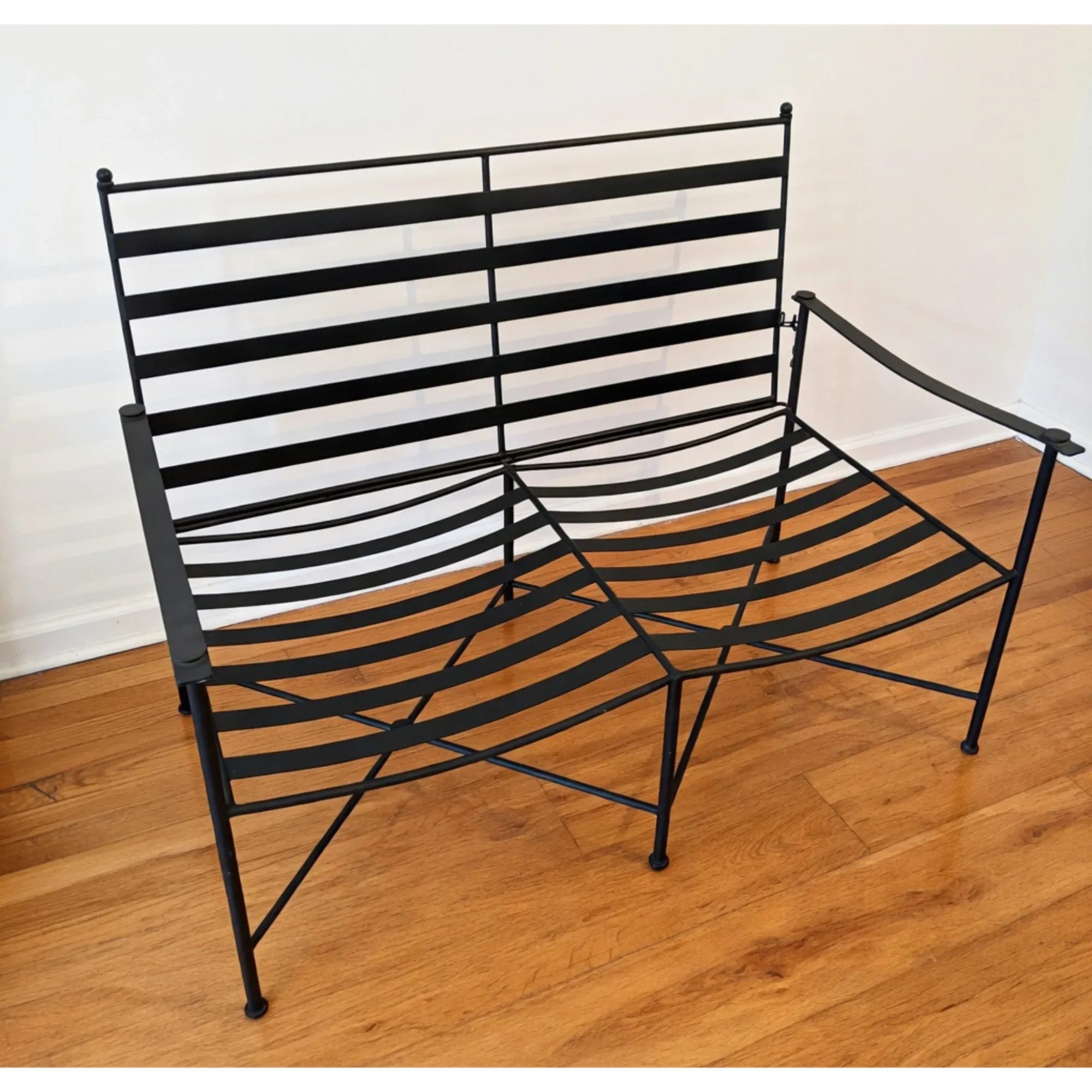 Banqueta de fierro negra para terraza. — Taburetes y piso