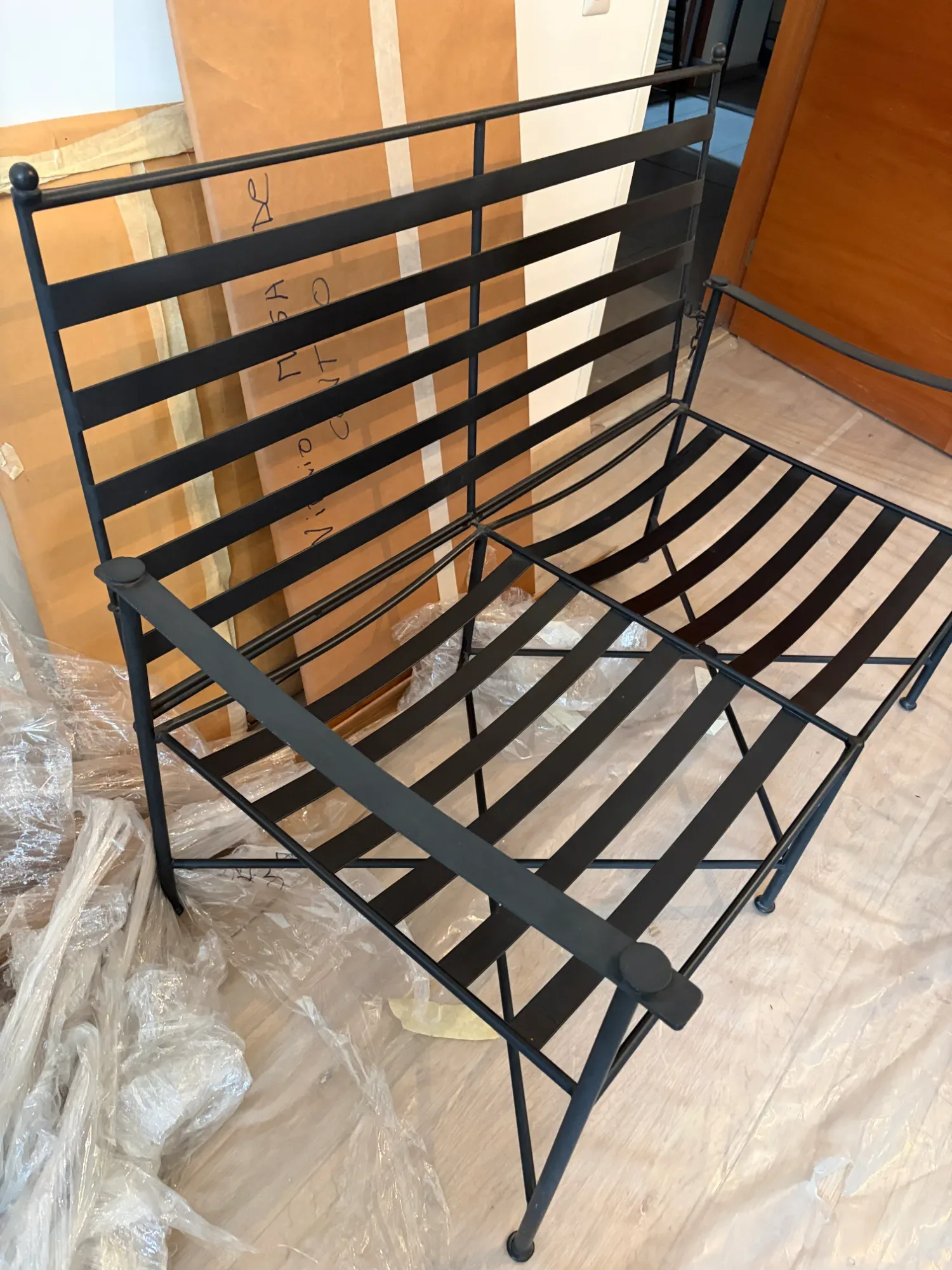 Banqueta de fierro negra para terraza. — vista 3