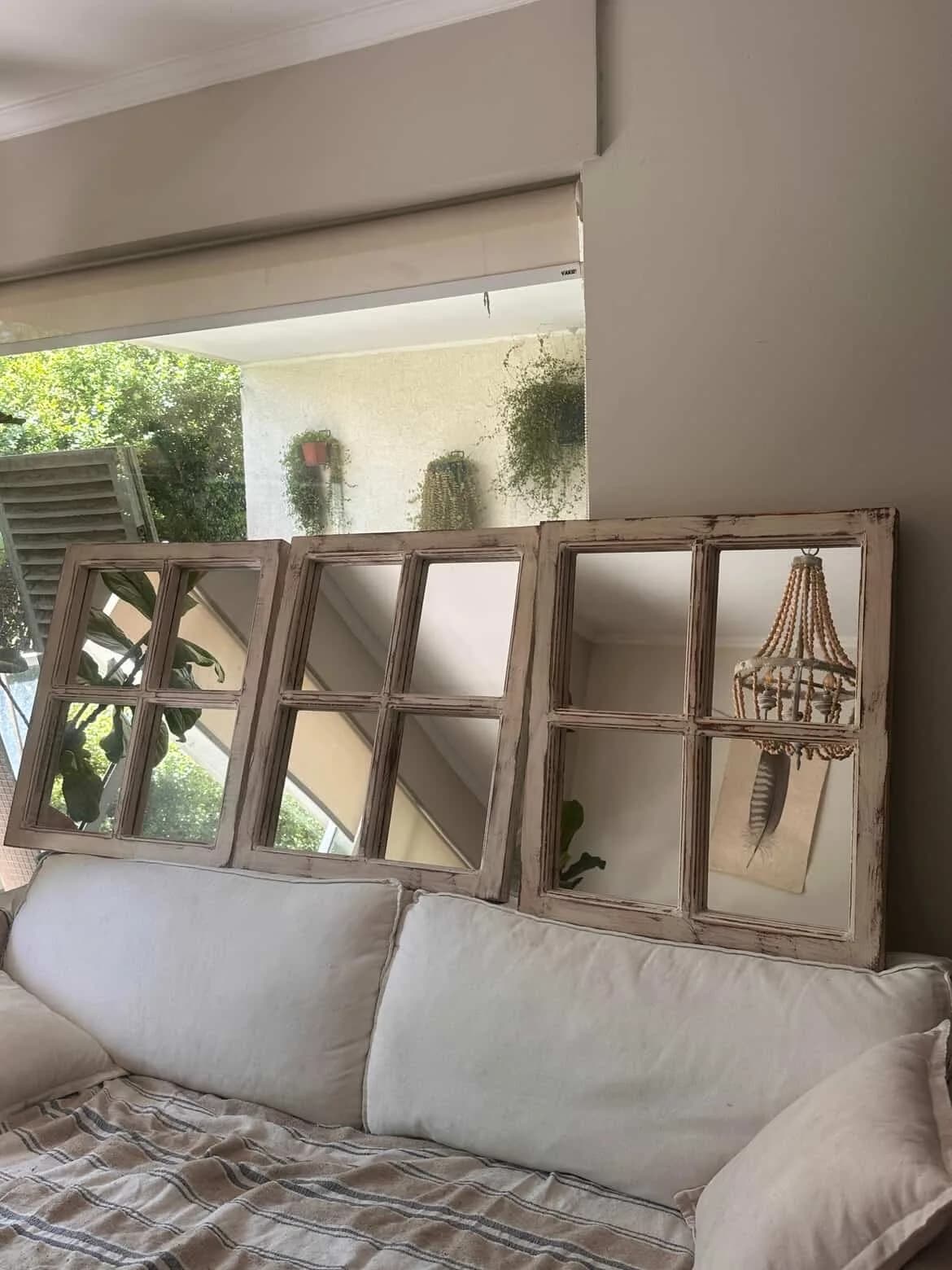 Espejos en moldura de madera tipo ventana. — vista 2