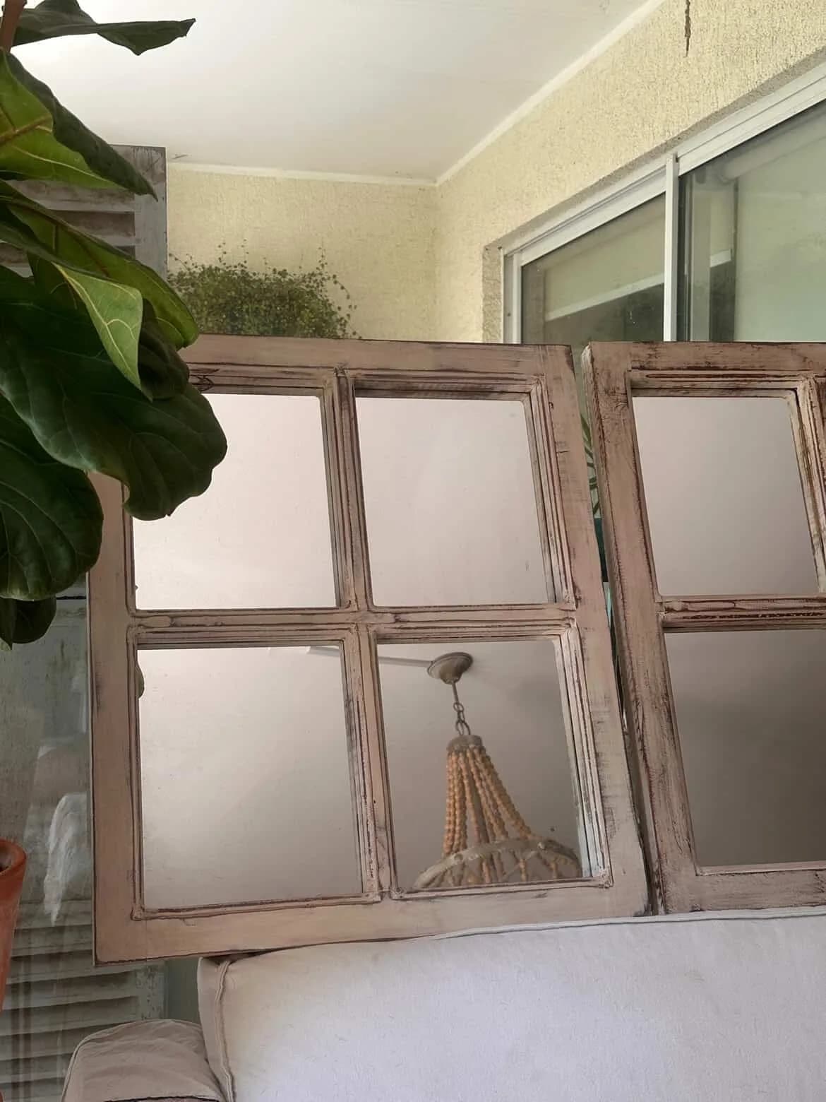Espejos en moldura de madera tipo ventana. — vista 3