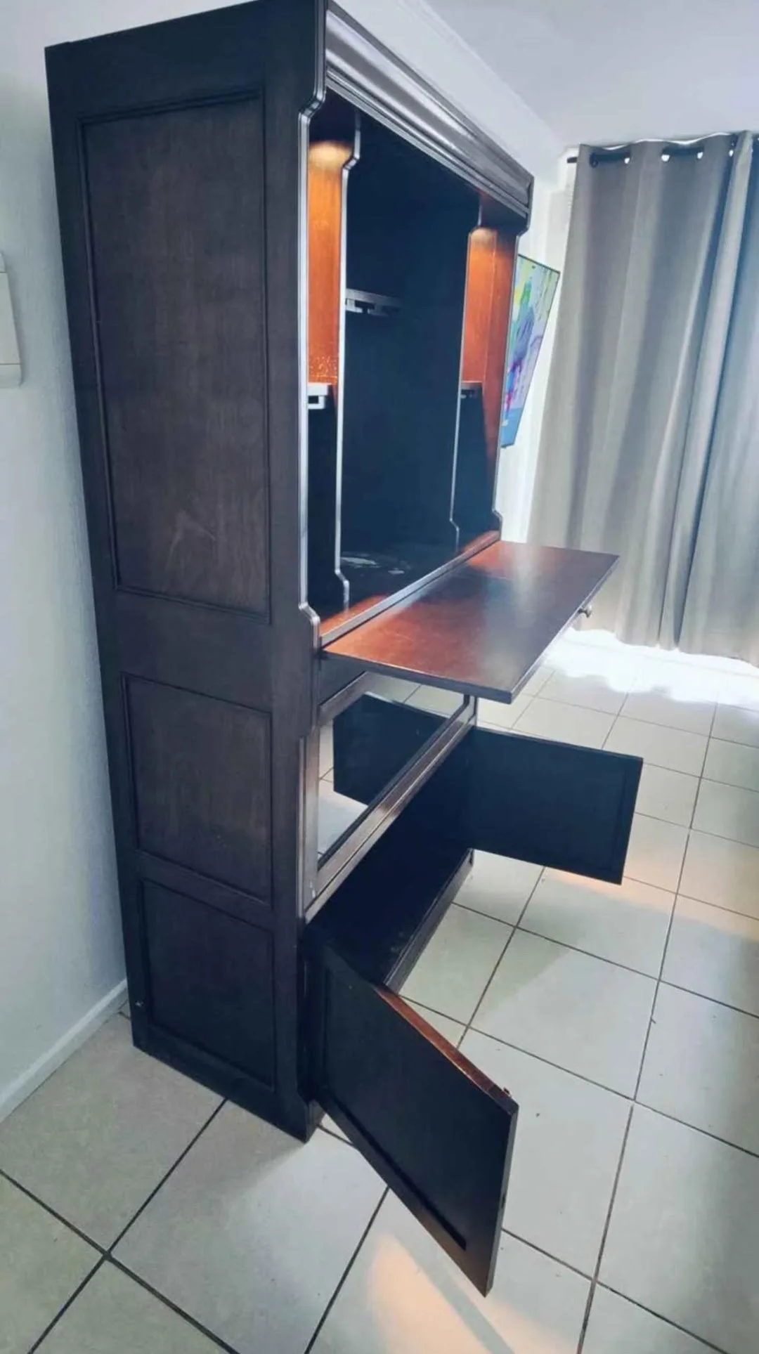 Mueble bar de madera maciza. — vista 4