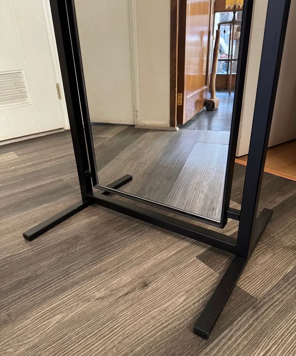 Espejo de fierro de piso. — vista 2