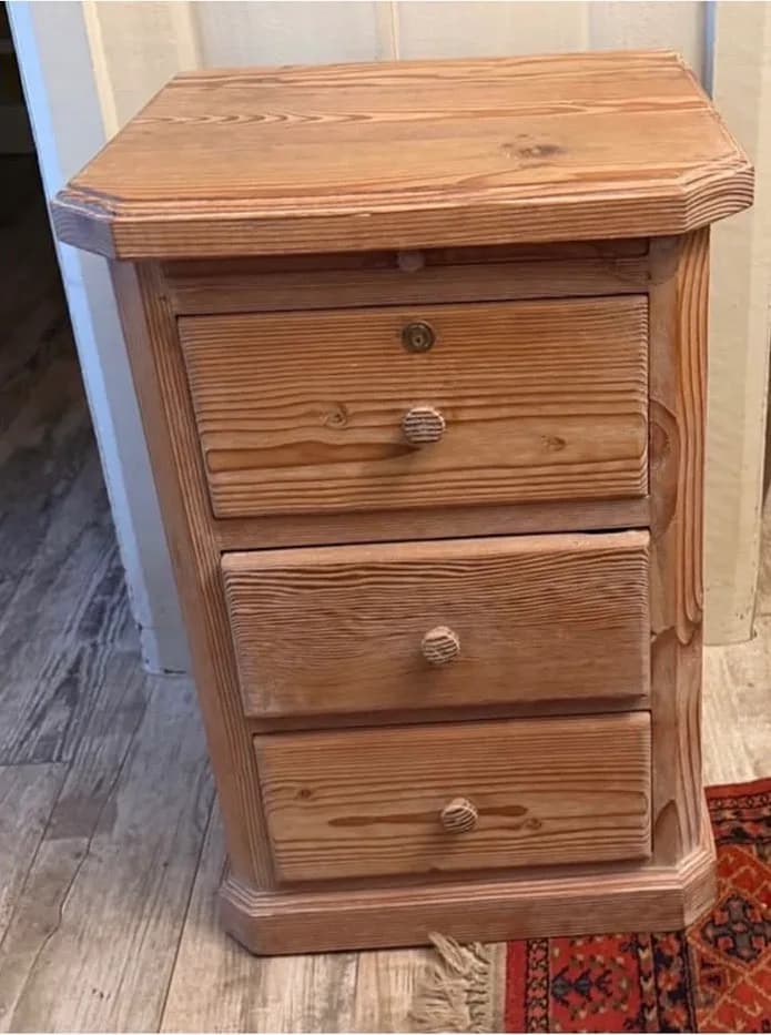 Velador de madera. — vista 4
