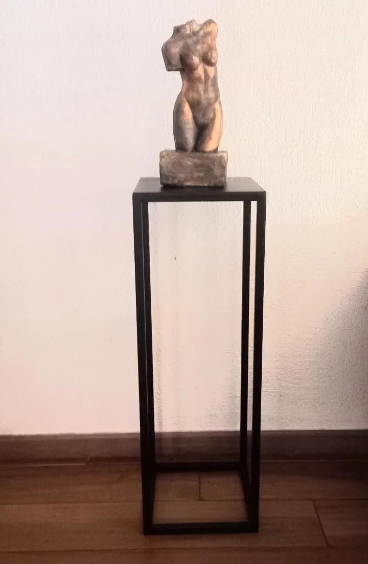 Plinto metálico. — vista 2