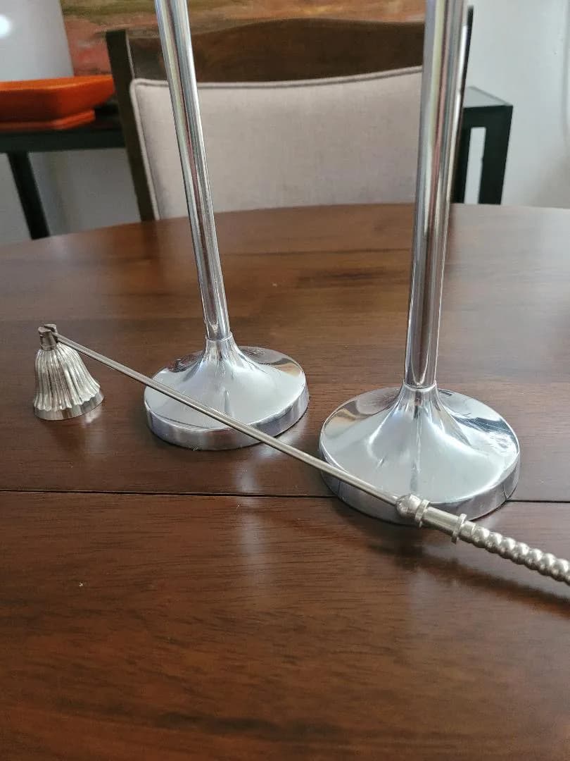 Dos candelabros con apaga vela. — vista 5