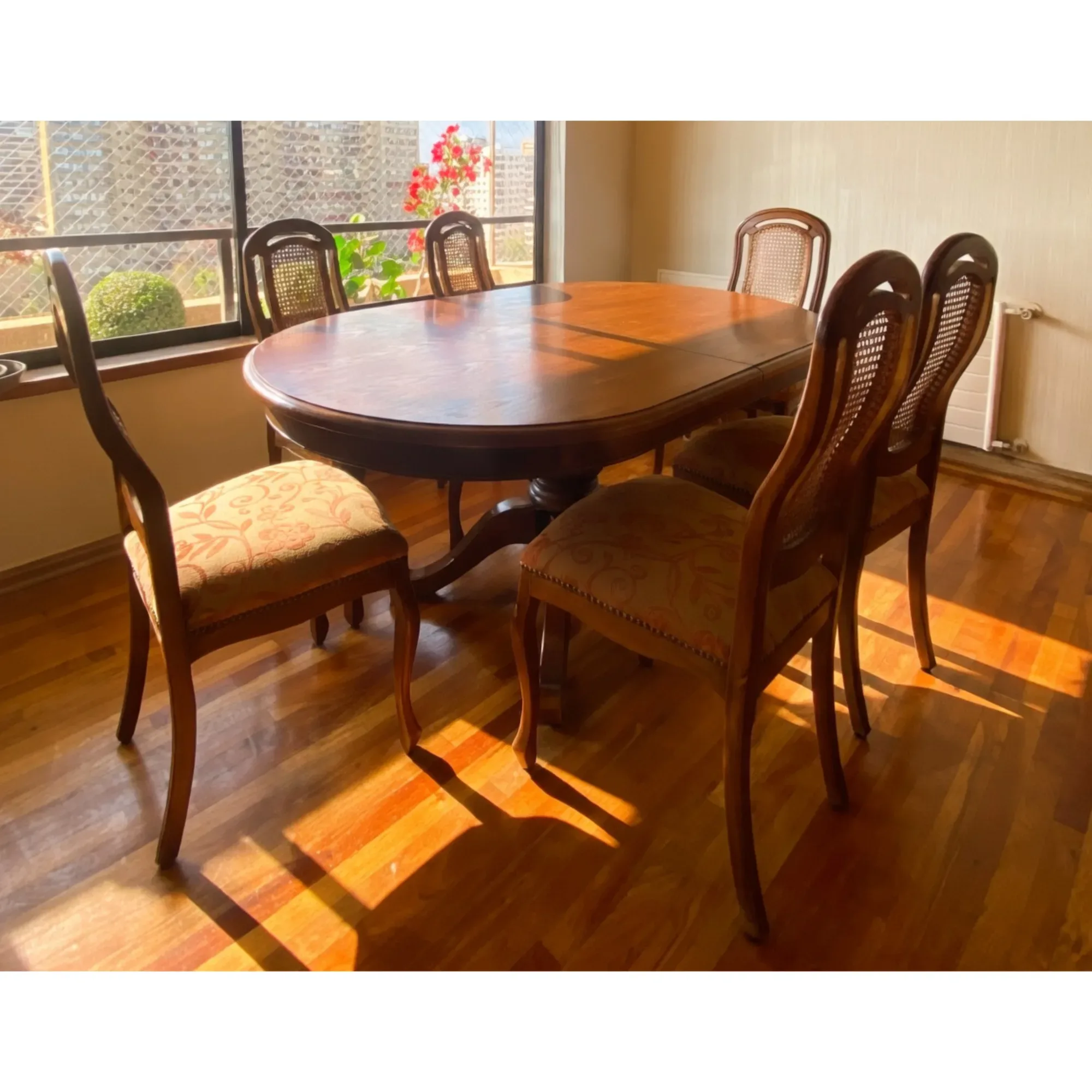 Mesa extensible de encina con 8 sillas. — vista 7