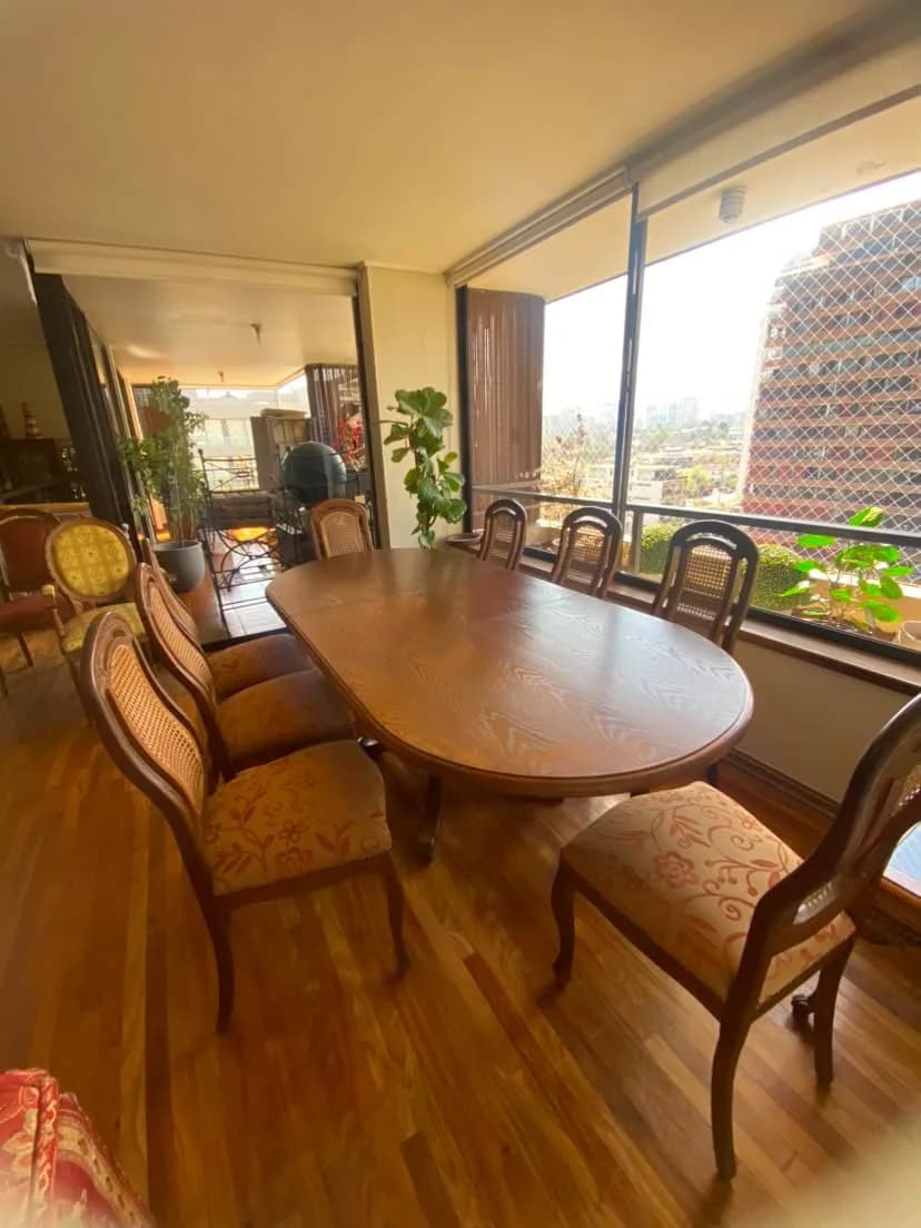 Mesa extensible de encina con 8 sillas. — vista 8