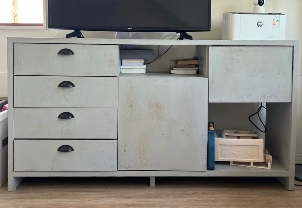 Mueble de madera gris. — vista 3