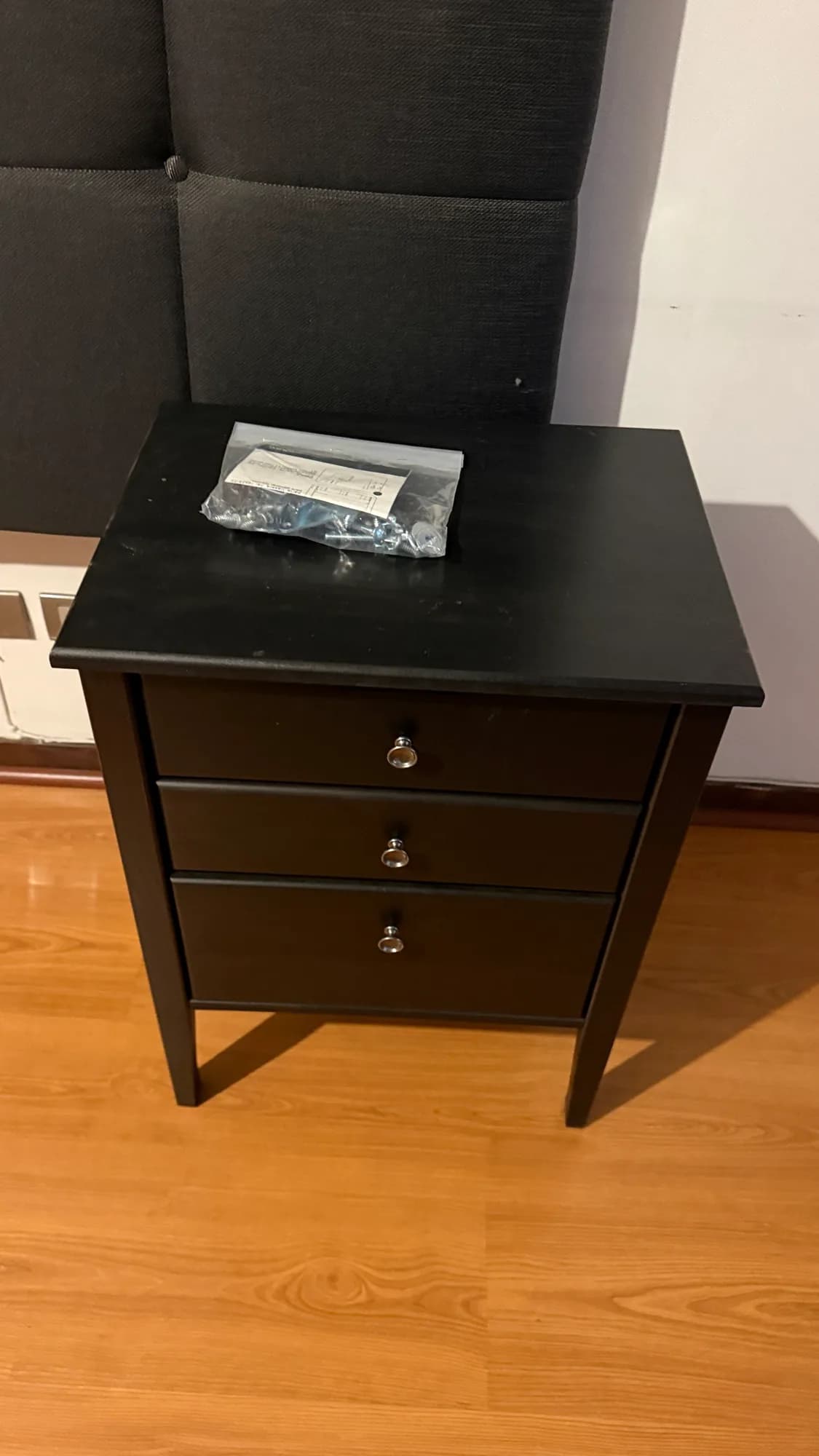 Set de dormitorio, respaldo y dos veladores Rosen — vista 6