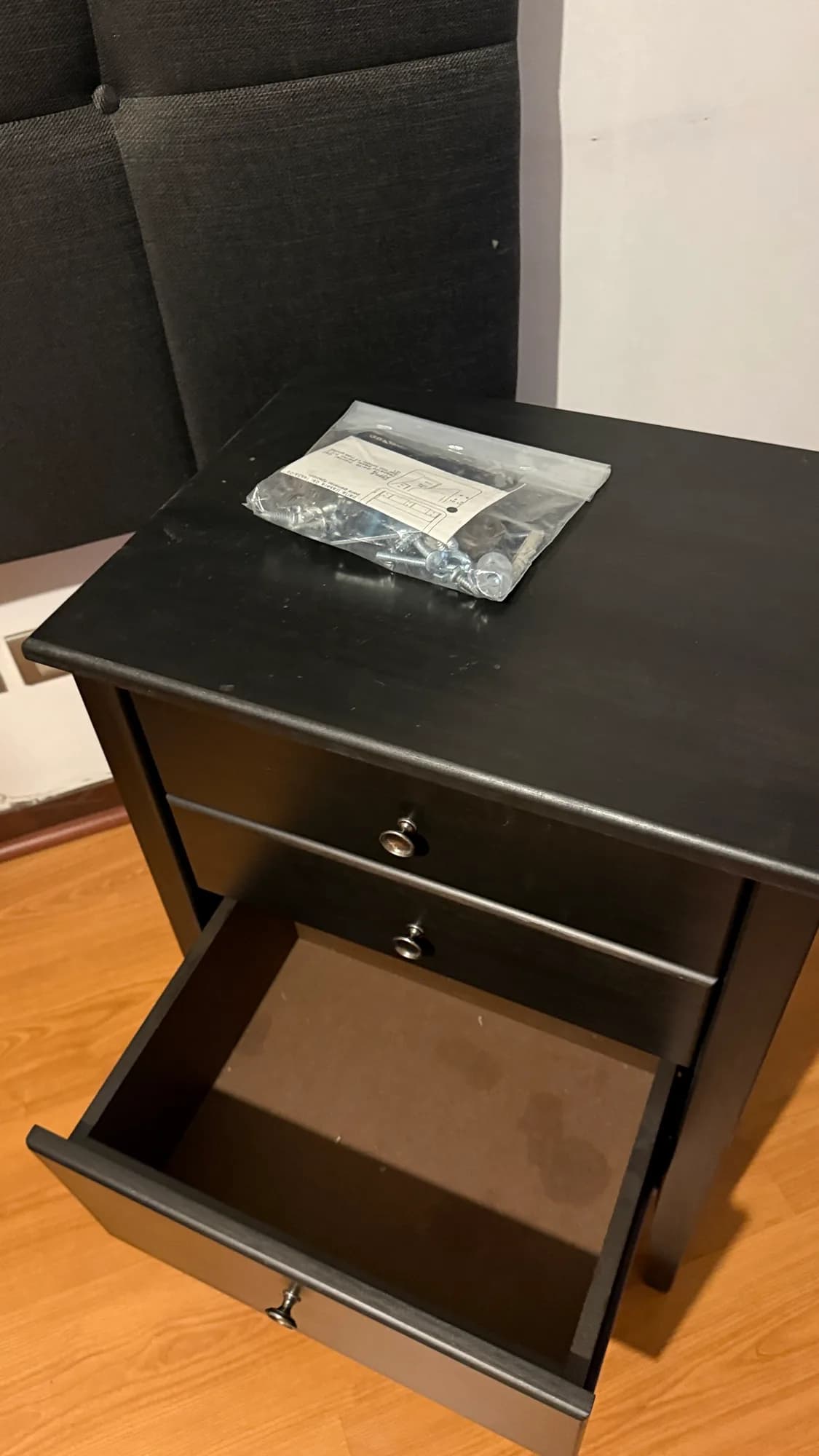 Set de dormitorio, respaldo y dos veladores Rosen — vista 7