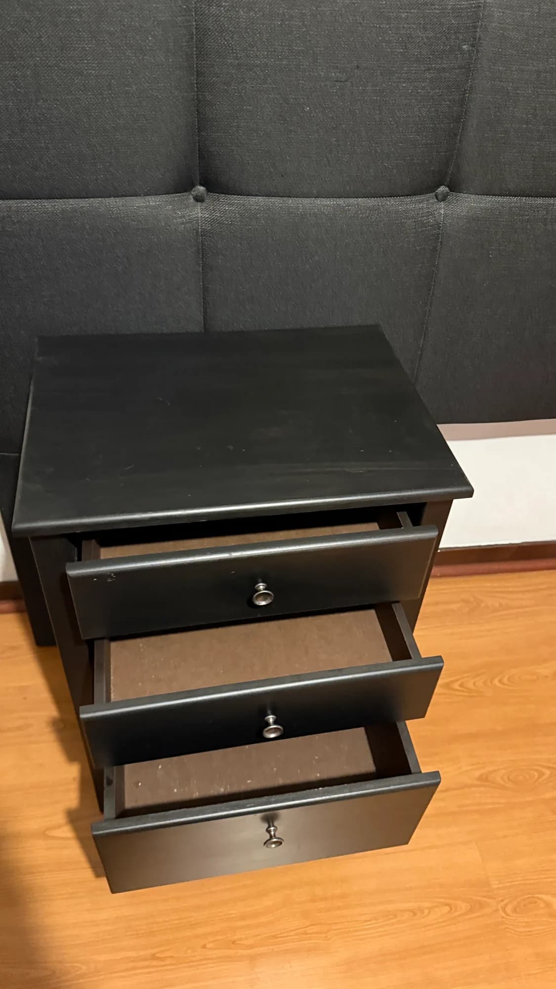 Set de dormitorio, respaldo y dos veladores Rosen — vista 9