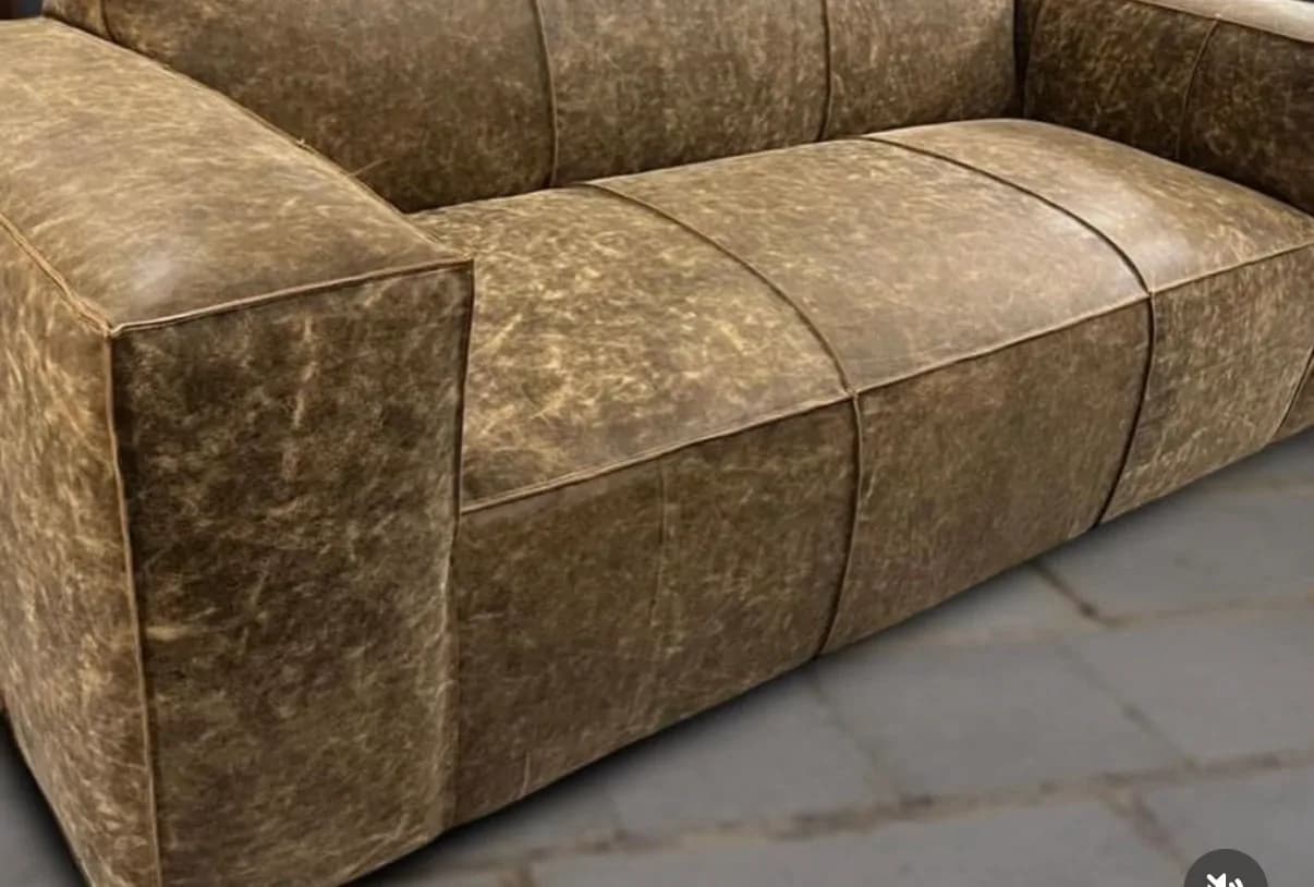 Sofa en cuero cafe, nuevo. — vista 3