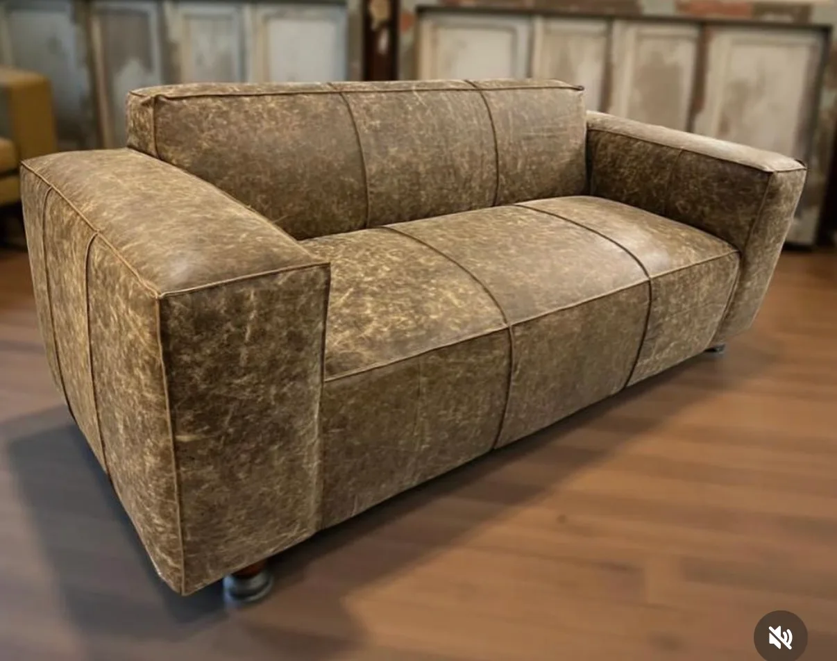 Sofa en cuero cafe, nuevo. — vista 4