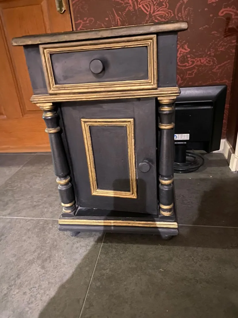 Velador de madera. — vista 4