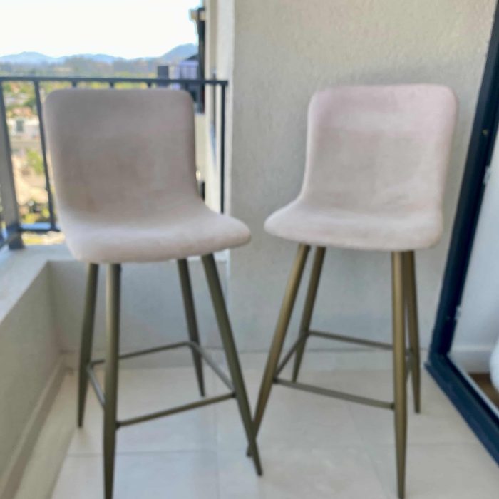 2 taburetes, tela felpa beige