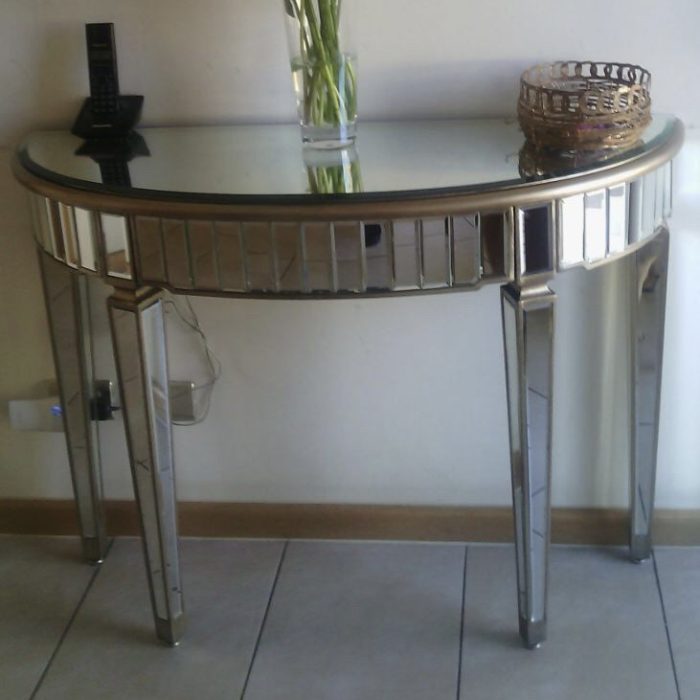 Arrimo espejado marca Decor.