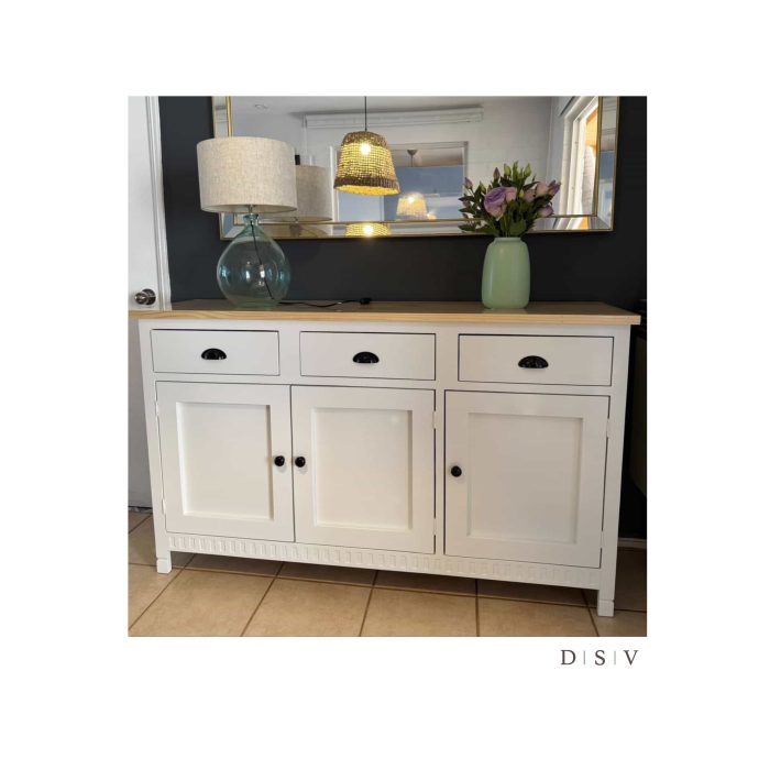 Precioso buffet de madera.