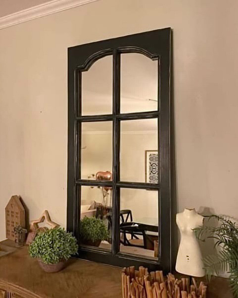 Preciosos espejos hechos con ventanas de madera.