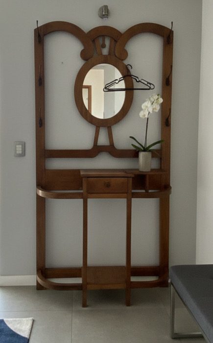 Recibidor de madera antiguo.