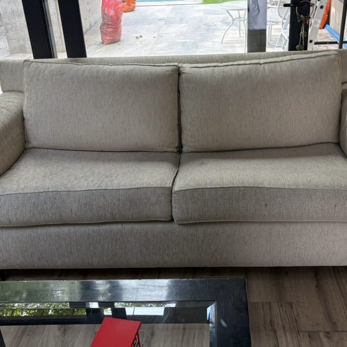 Sofa dos cuerpos.