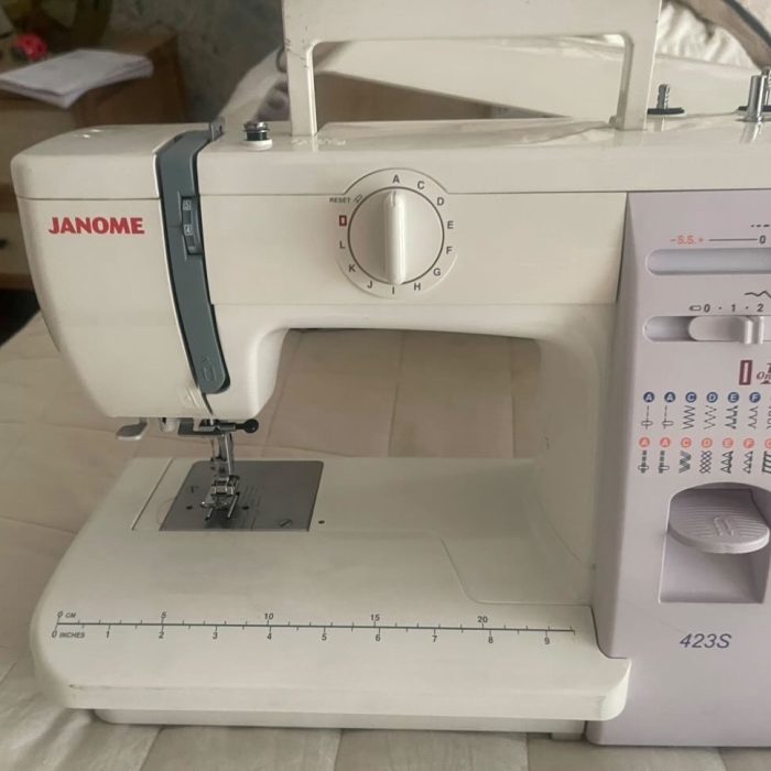 Maquina de coser Janome 423S